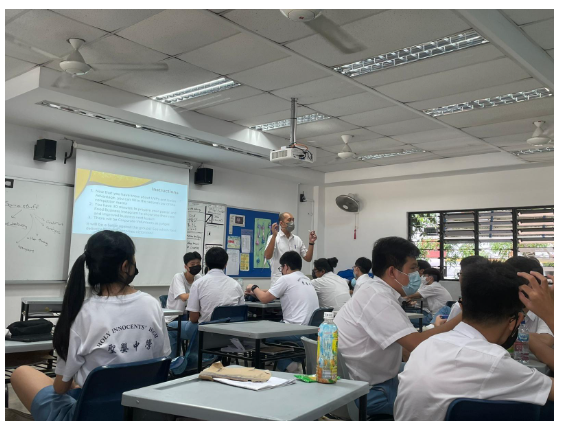 Students listening to a briefing @ LSP