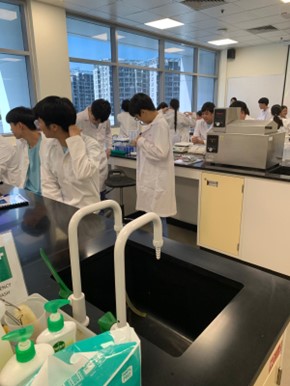 Conducting a Laboratory Experiment